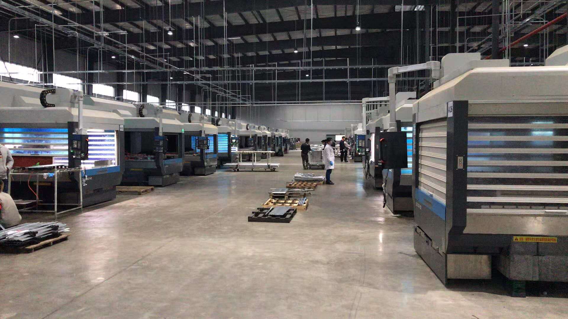 深圳精雕/大型非標精雕機出貨50臺，售后人員已調(diào)試到位，客戶已經(jīng)順利生產(chǎn)了。